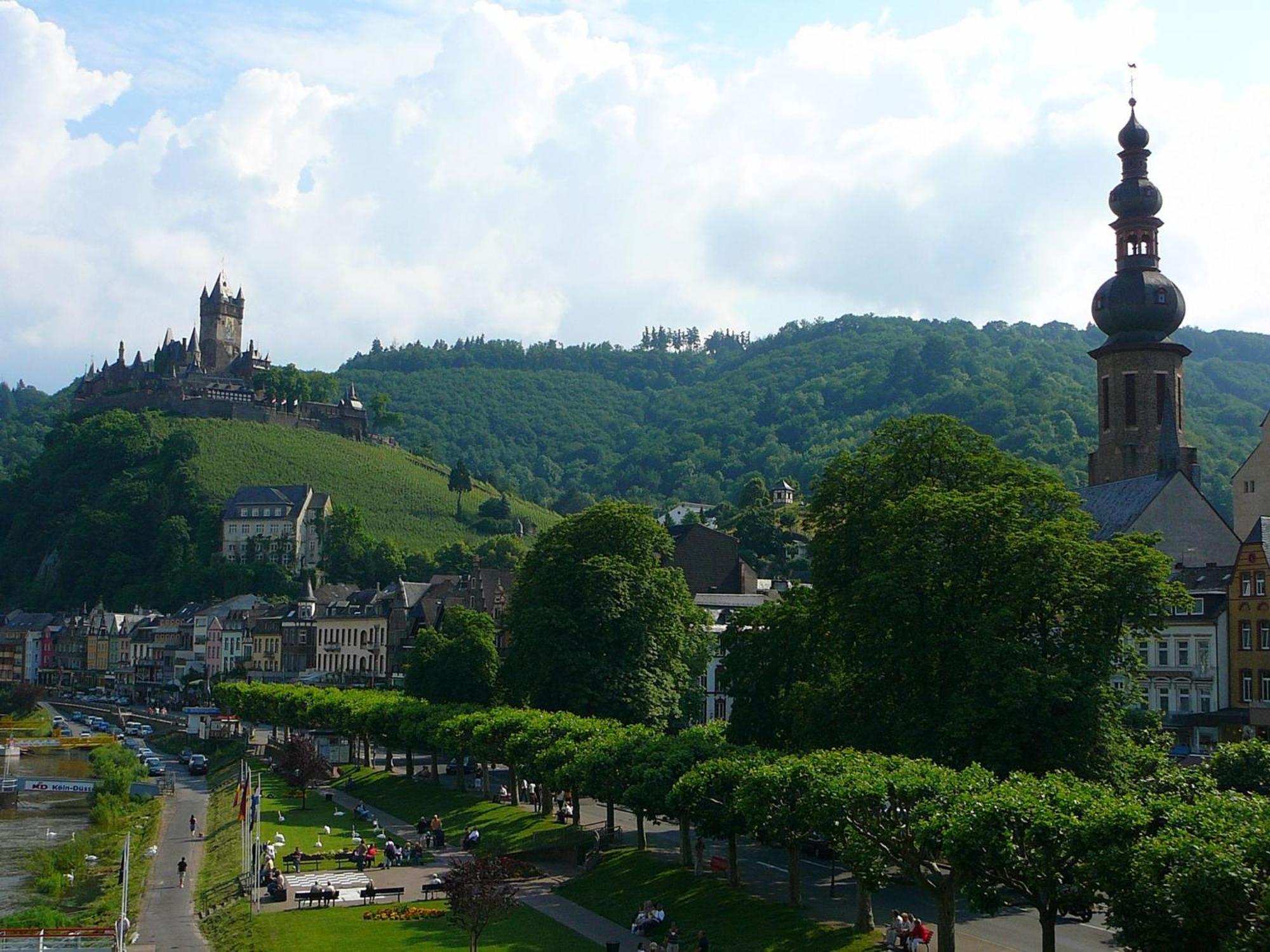 Living In The Historic Cochem Old Town Apartment Exterior photo